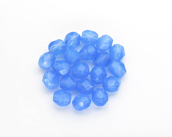 31010 Firepolish 4mm Milky Sapphire Facetovane staklene perle