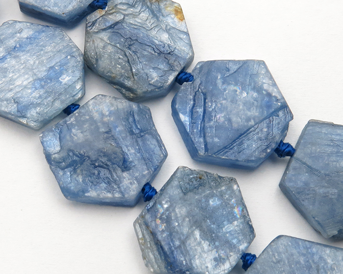 Kijanit 14mm - Hexagon Poludrago kamenje